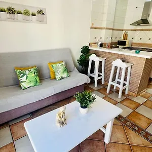Jimena Cadiz En El Centro De Apartamento Nerja